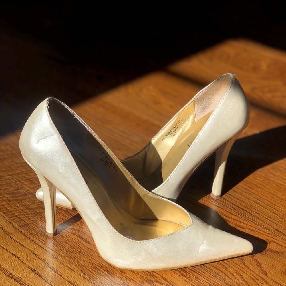 Iridescent White Leather Pumps